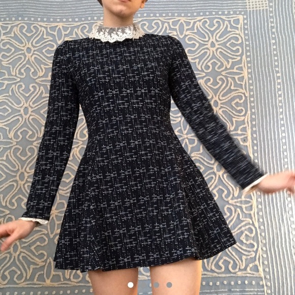 ✨SOLD✨ Lace Collar Dress - Picture 1 of 4